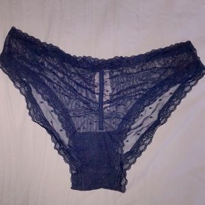 Victoria’s Secret Blue Lace Panties - M